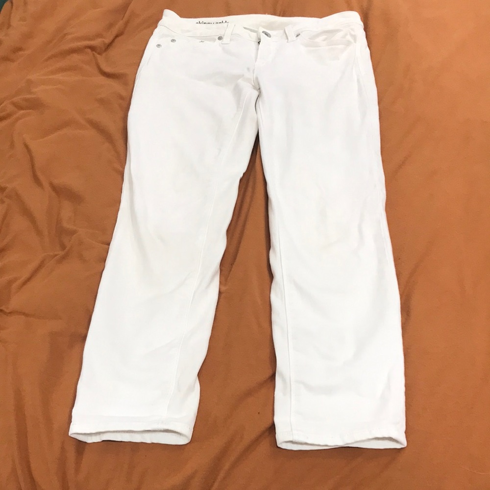 JC Penny white women’s skinny ankle jeans. Size 29/9
